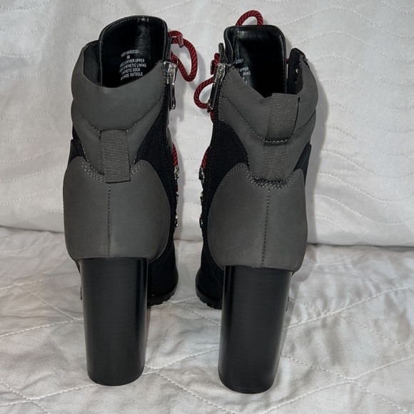 Steve Madden Lace Up Boots Size 8 NWT - Picture 7 of 11